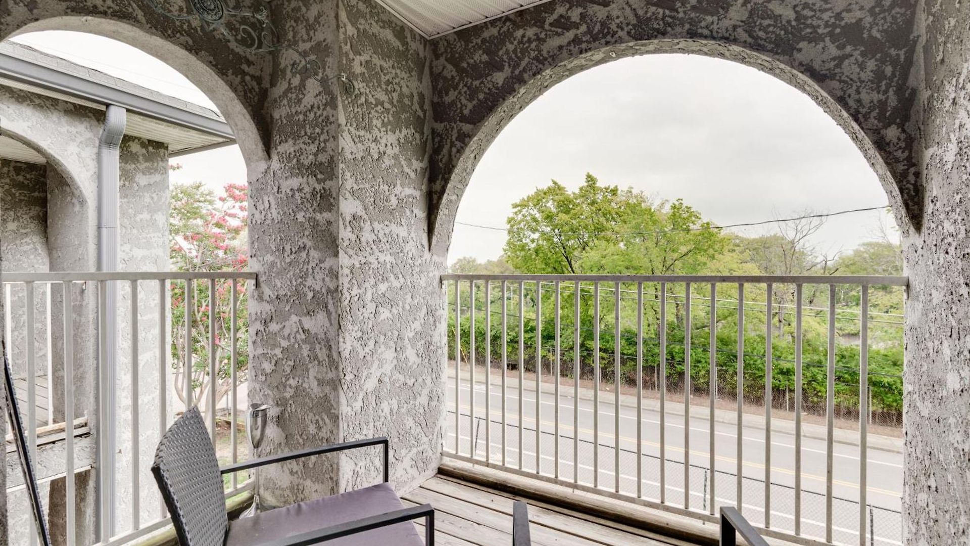 Apartment 2 Bdr With Free Parking! 2m To Broadway! *