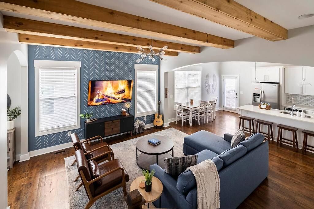 Speakeasy Game Room, Hot Tub, Fire Pit, King Bed - Close To Downtown Holiday home
