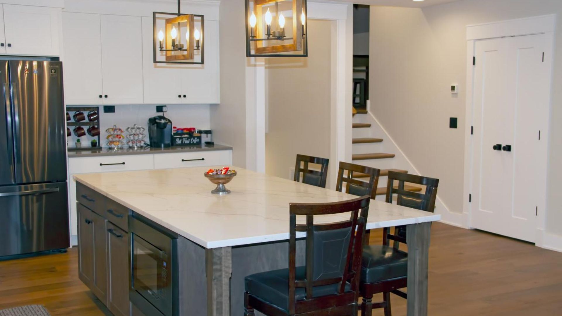8 Minutes To Downtown! Holiday home *