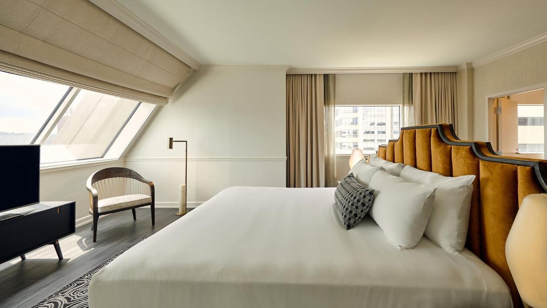 Loews At Vanderbilt Plaza 4*