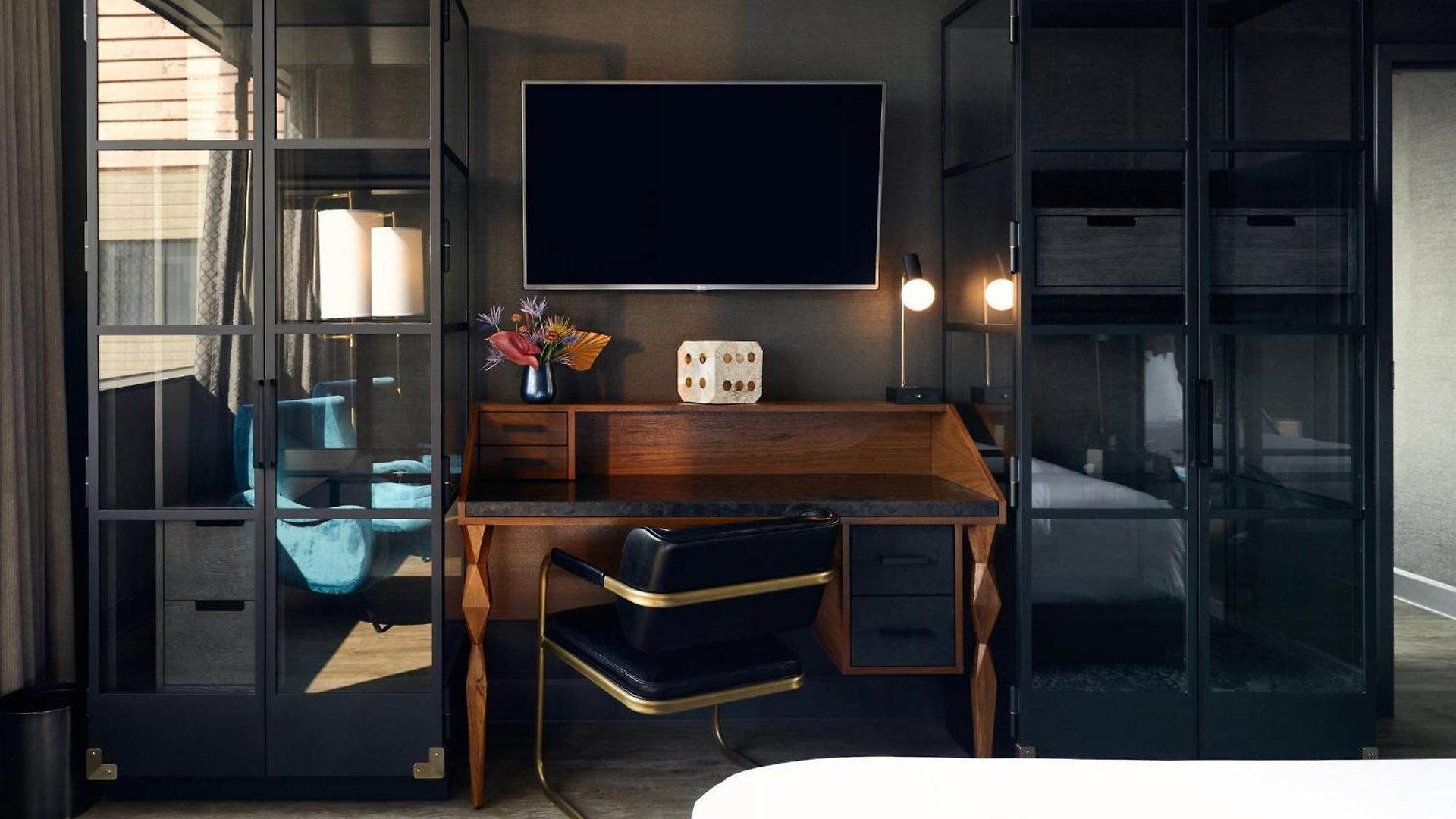Loews At Vanderbilt Plaza 4*