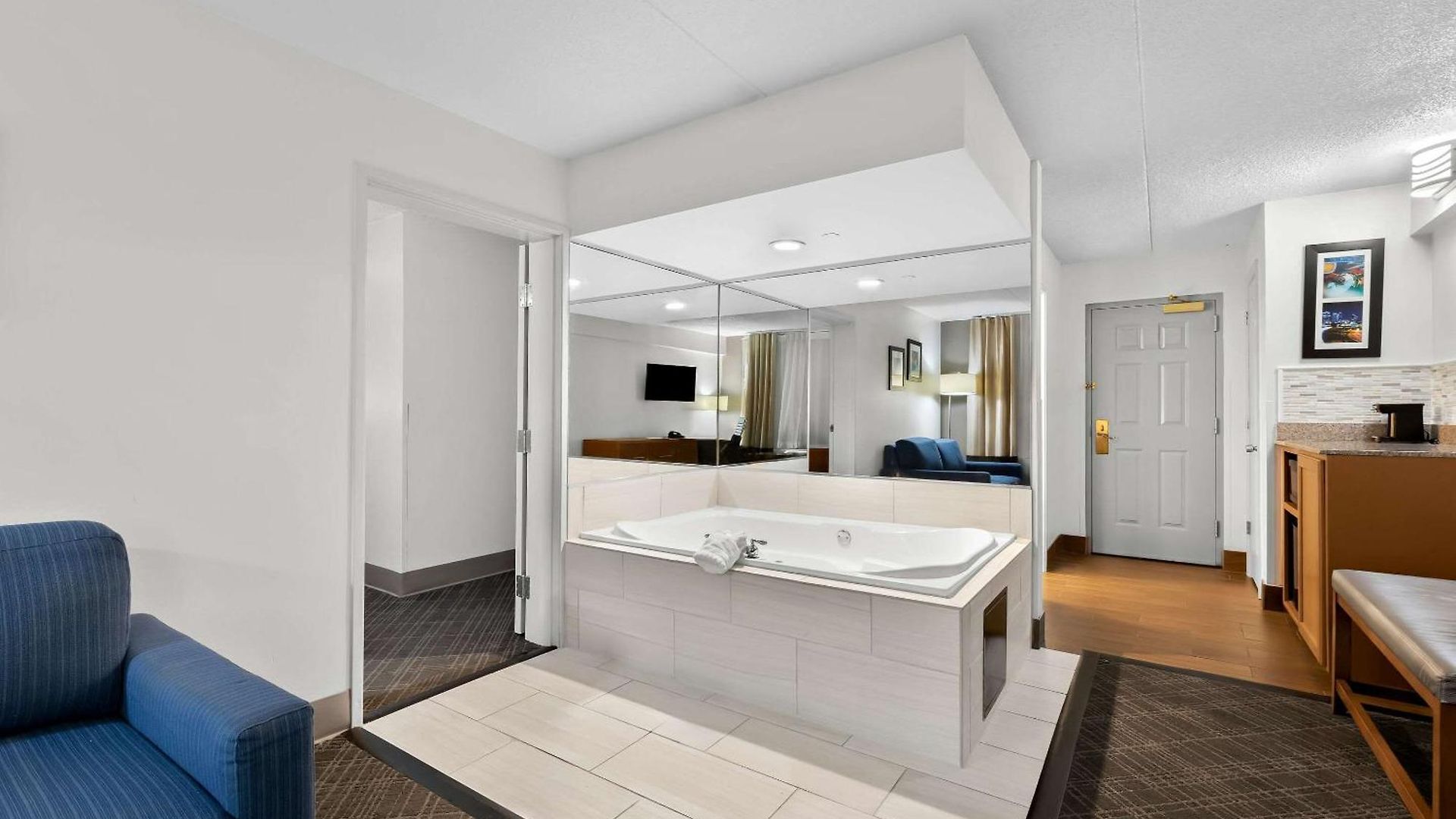 Hotel Comfort & Near Tanger Outlets I-24 Antioch 4*