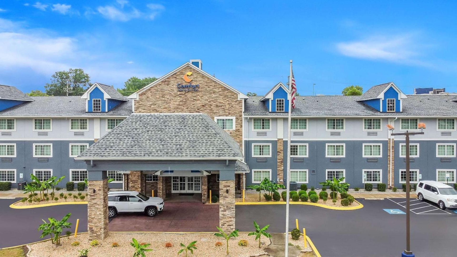 Comfort & Near Tanger Outlets I-24 Antioch Hotel