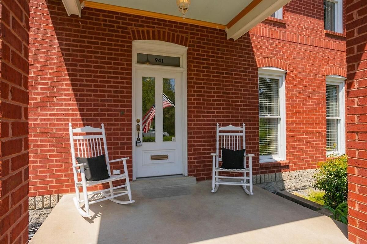 Summer End Sale Prime Location Holiday home