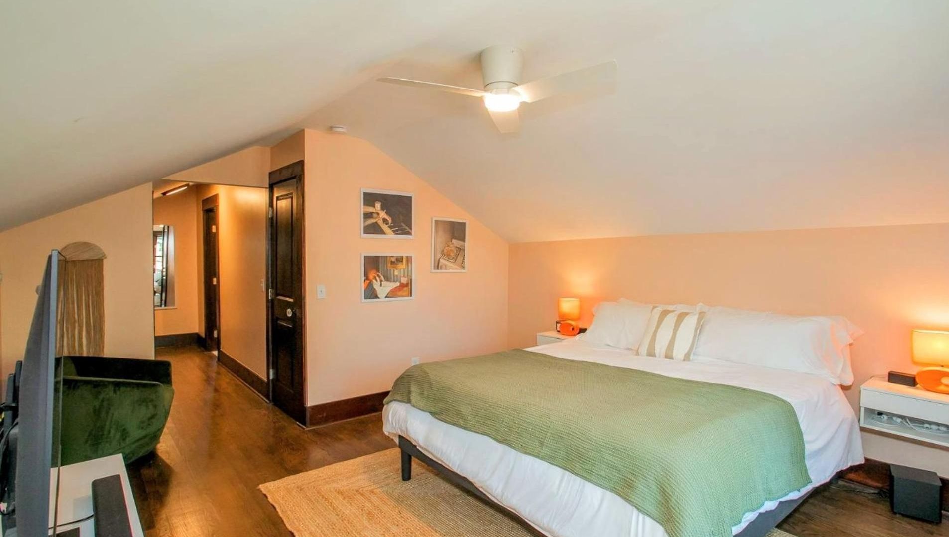 Bright In Hip East Walk To 5 Points - Only 2 Miles To Downtown