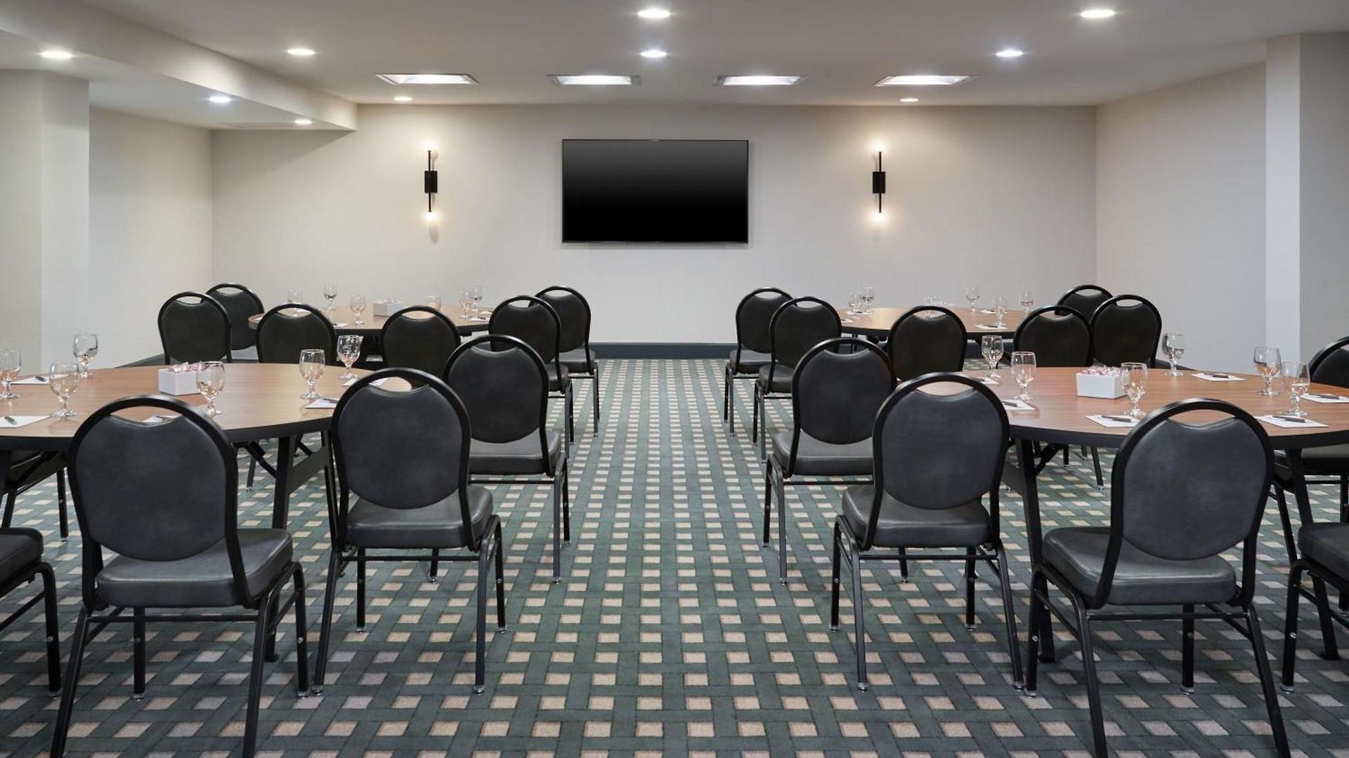 Sheraton Grand Downtown 4*