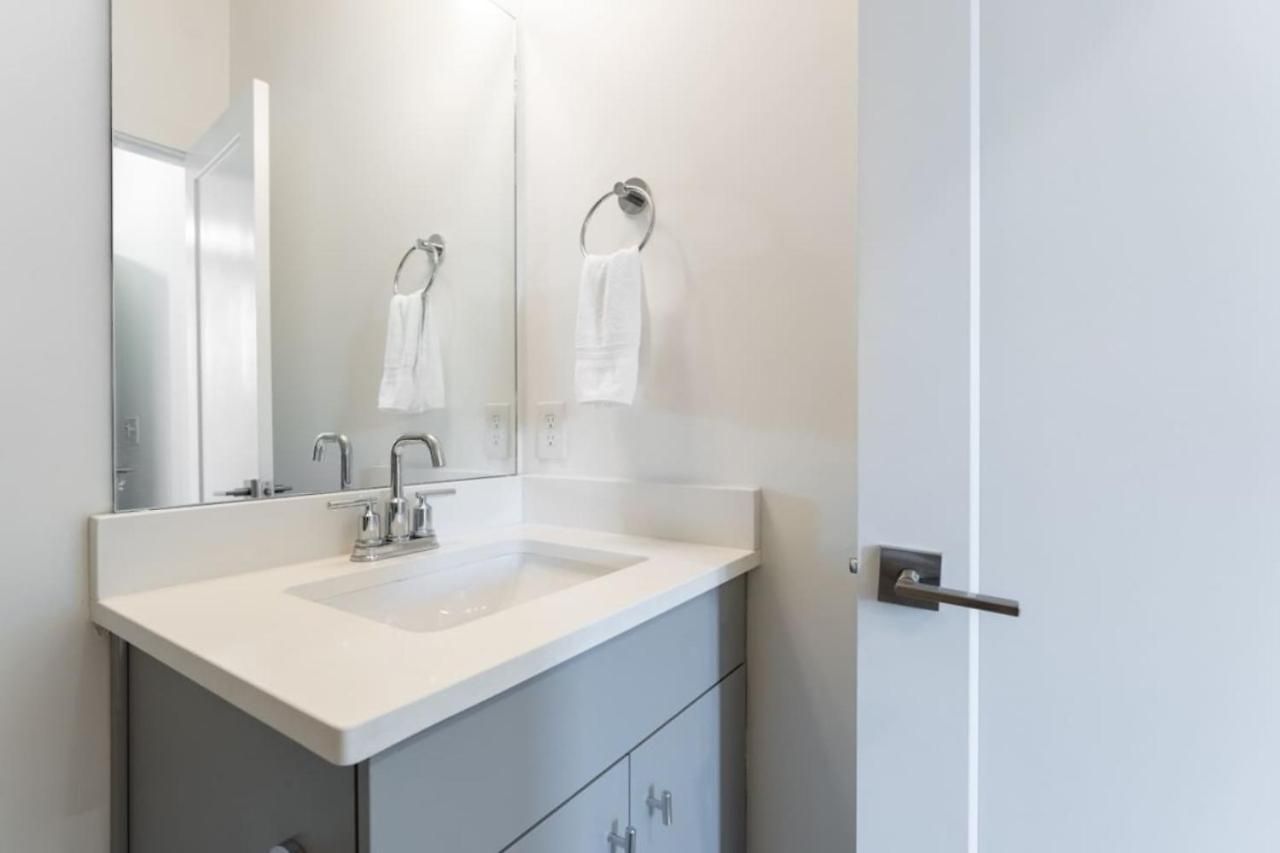 Holiday home 6 Bedroom Quiet Townhome! 6min To Airport & 15min To Downtown! Nashville