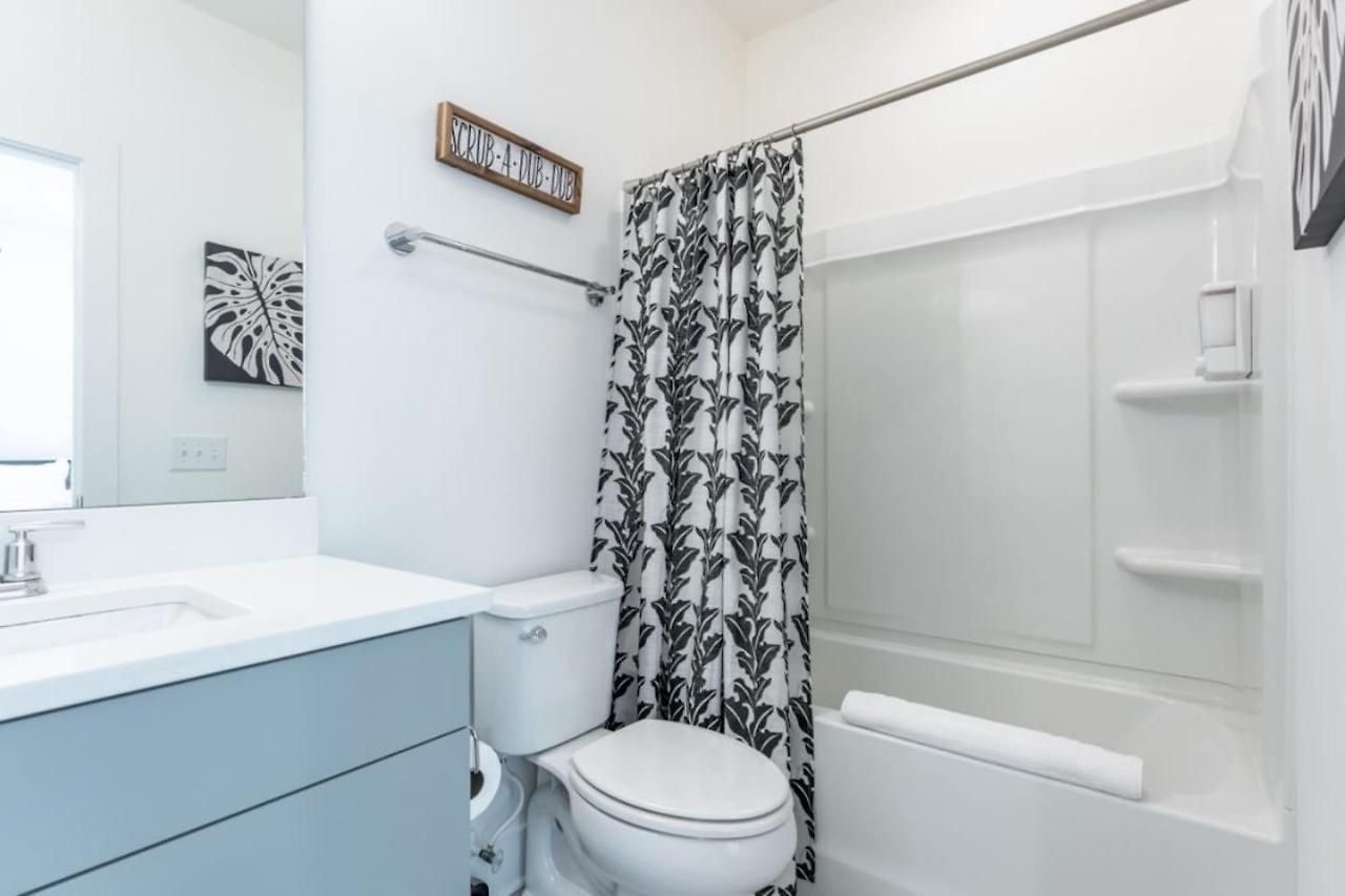 6 Bedroom Quiet Townhome! 6min To Airport & 15min To Downtown! Nashville