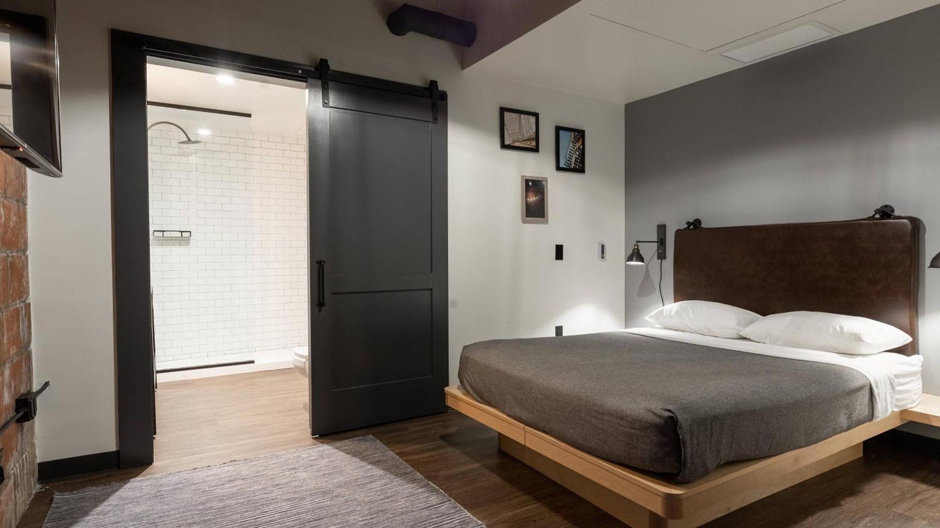 Hotel Moxy Downtown 3*