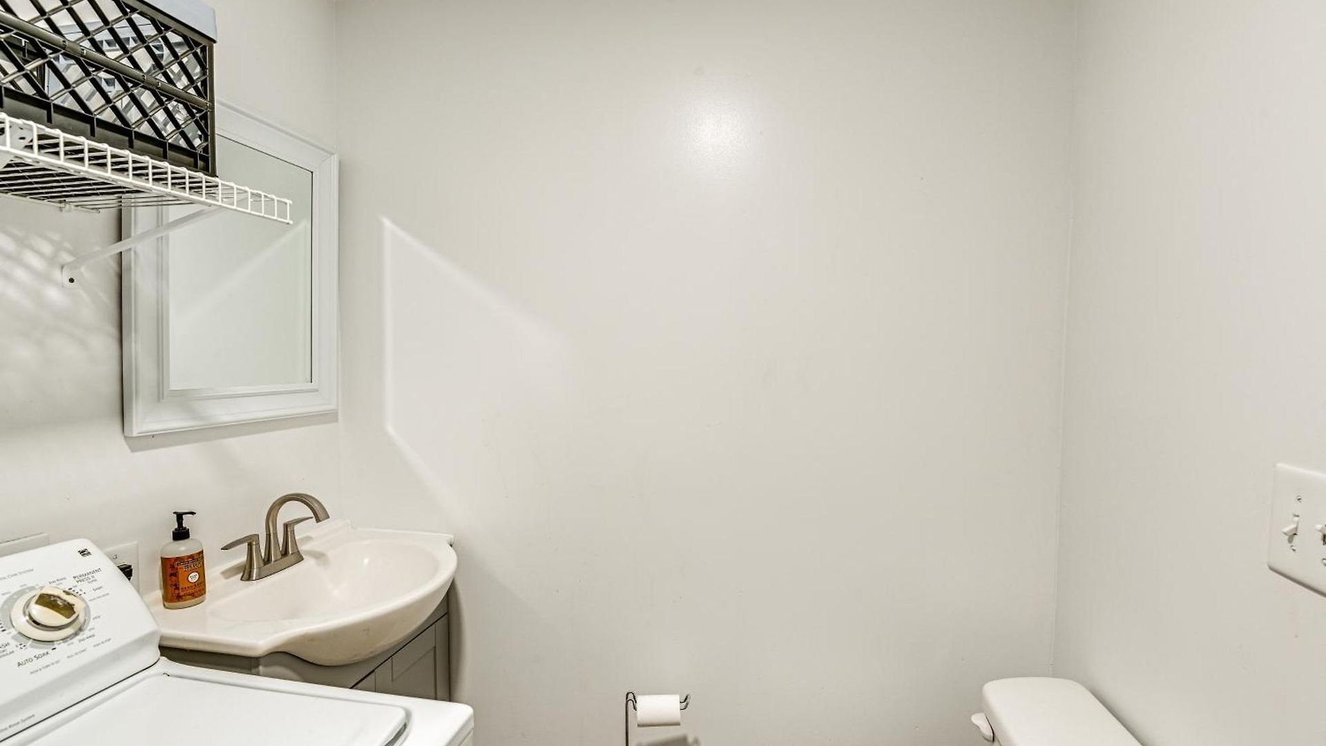 Holiday home Modern Vacation ~ 3 Mi To Downtown! *