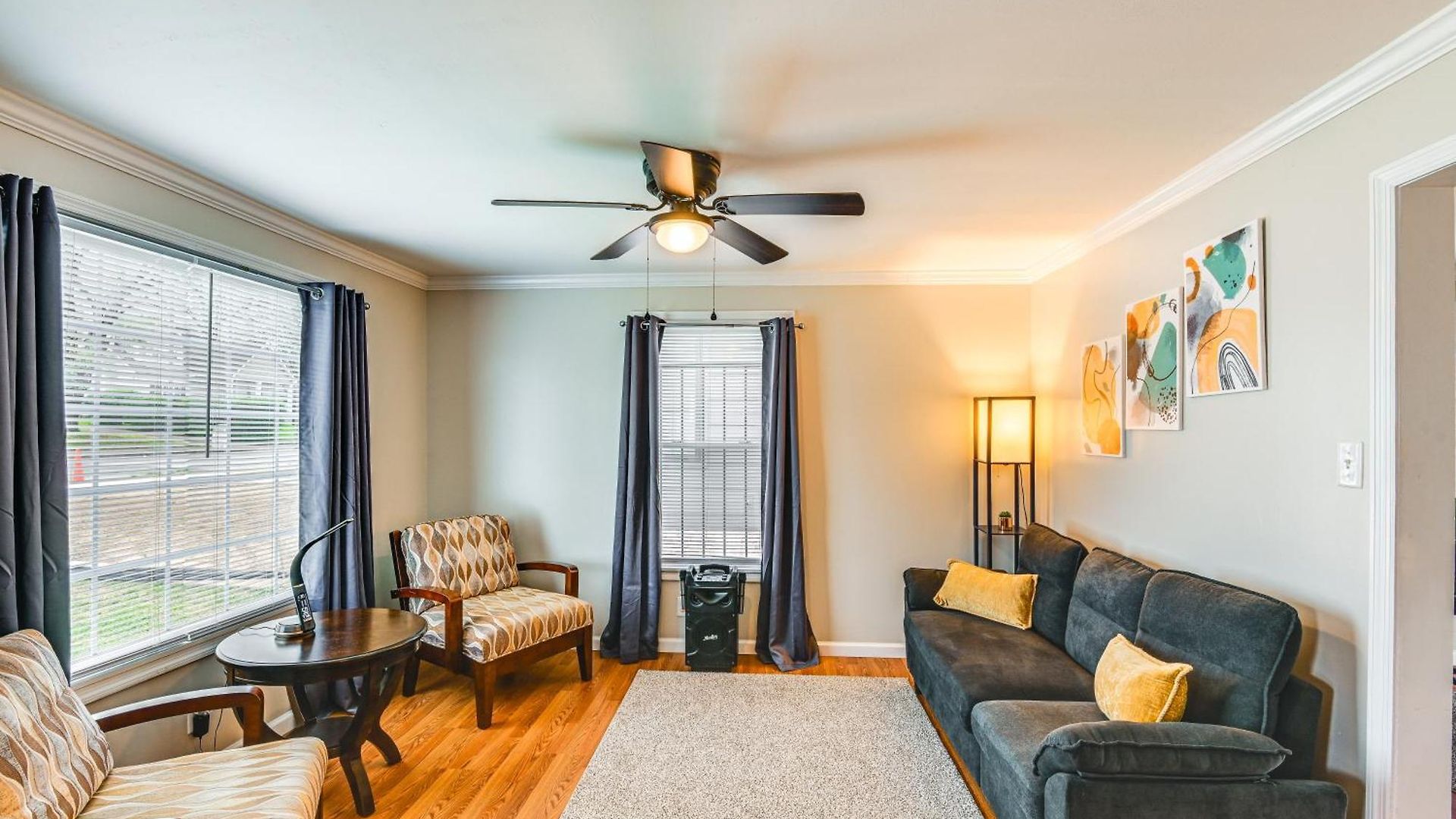 Modern Vacation ~ 3 Mi To Downtown! Holiday home