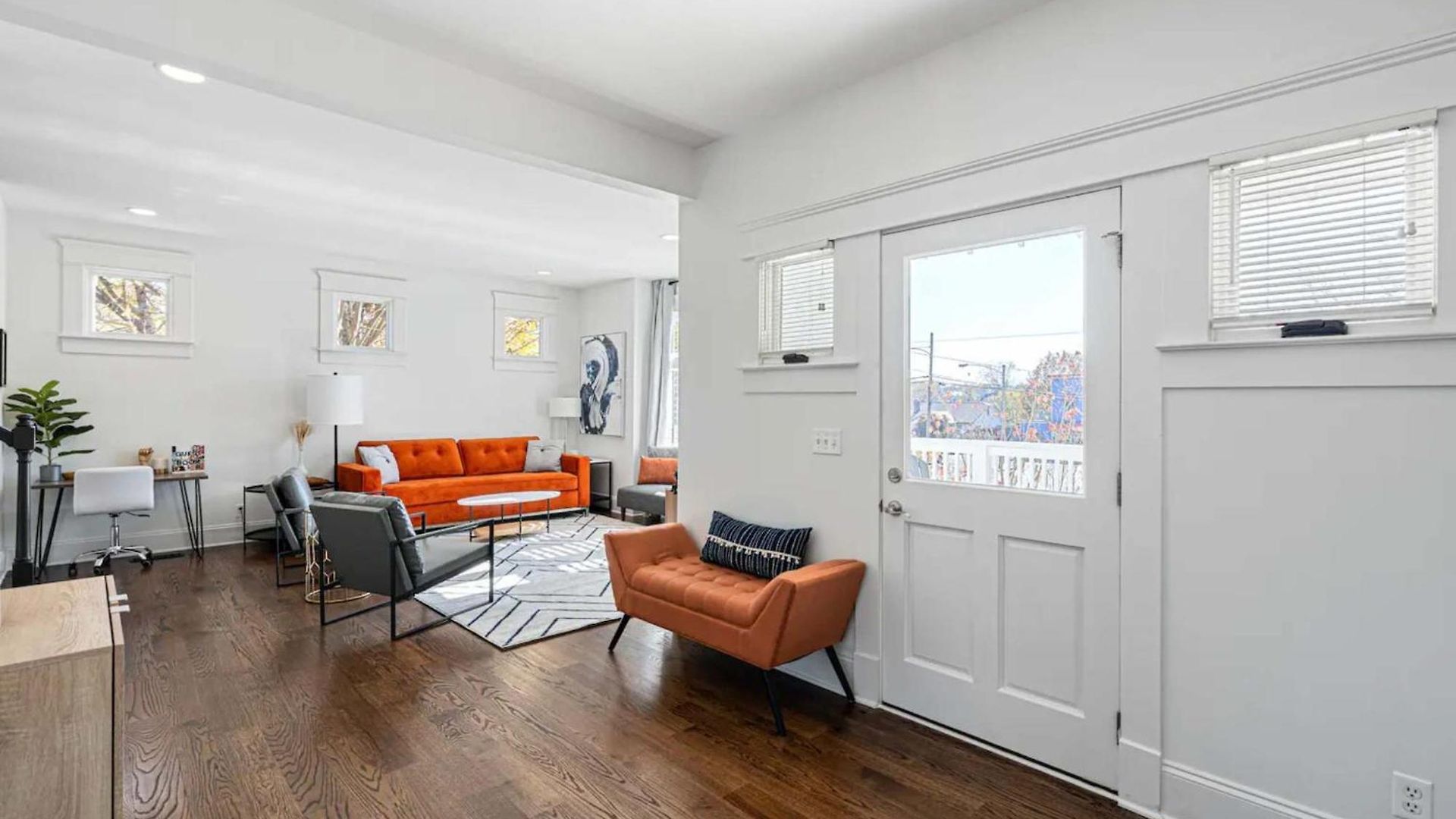 Two Decks To Enjoy Walk To 5 Points Faves Garage Close To Dining And Bars Board Games 10 Mins To Broadway 24 Hour Hospitality Holiday home Nashville