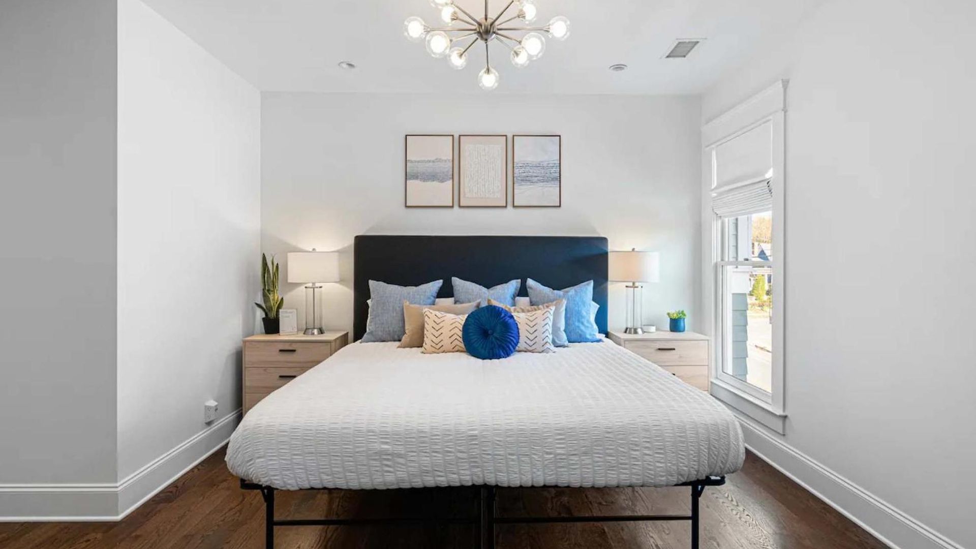 Two Decks To Enjoy Walk To 5 Points Faves Garage Close To Dining And Bars Board Games 10 Mins To Broadway 24 Hour Hospitality Holiday home Nashville