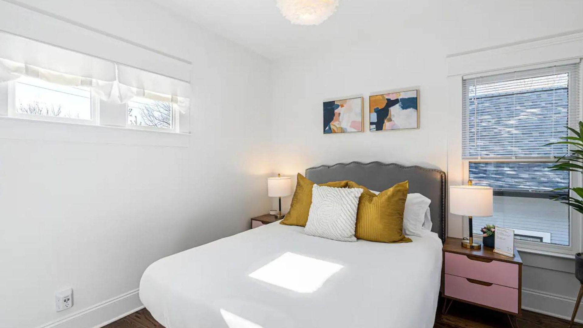 Two Decks To Enjoy Walk To 5 Points Faves Garage Close To Dining And Bars Board Games 10 Mins To Broadway 24 Hour Hospitality Holiday home