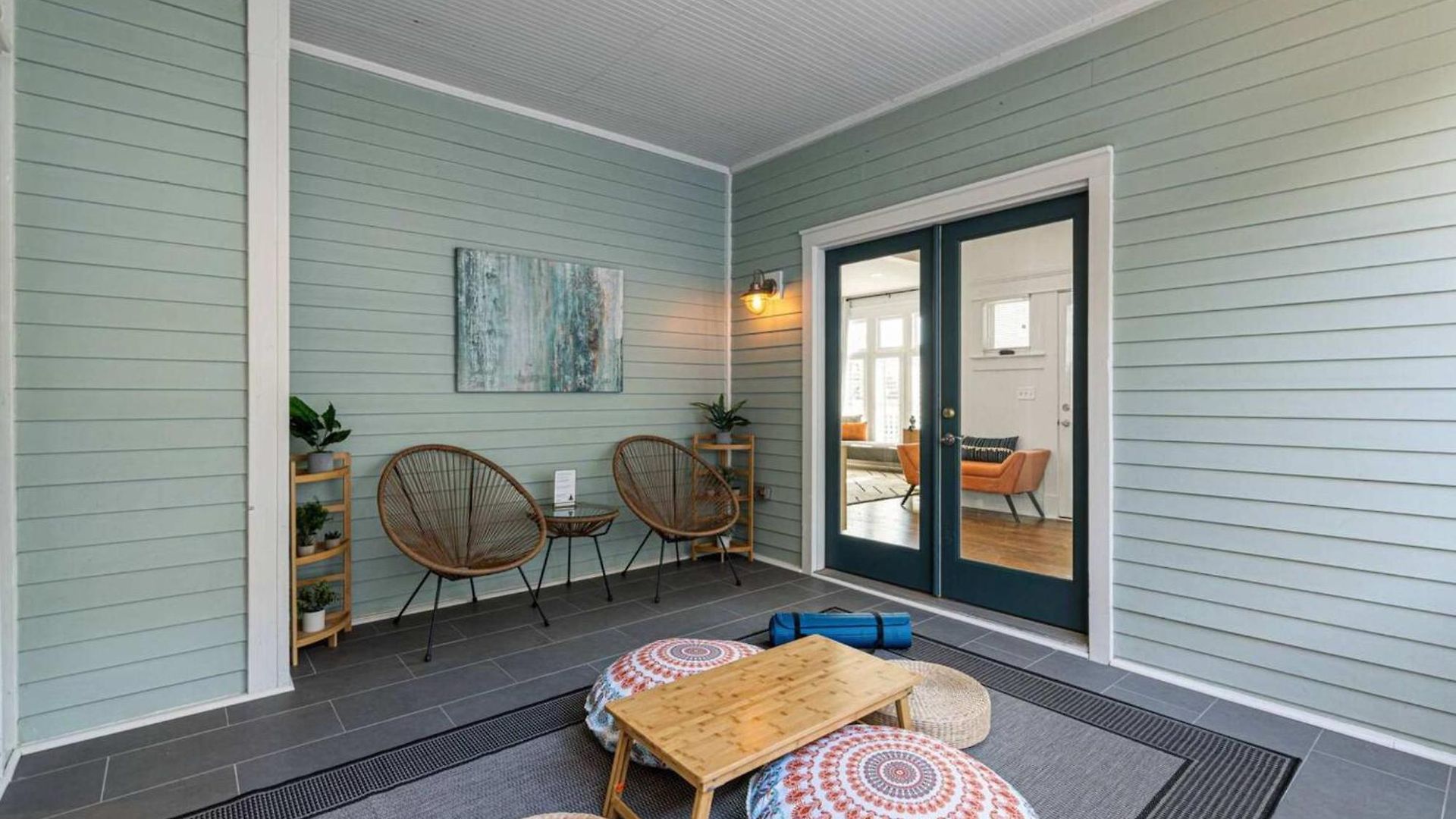Two Decks To Enjoy Walk To 5 Points Faves Garage Close To Dining And Bars Board Games 10 Mins To Broadway 24 Hour Hospitality Holiday home