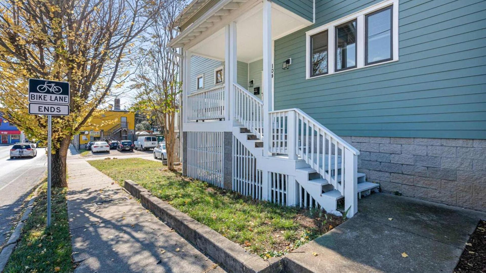 Holiday home Two Decks To Enjoy Walk To 5 Points Faves Garage Close To Dining And Bars Board Games 10 Mins To Broadway 24 Hour Hospitality *