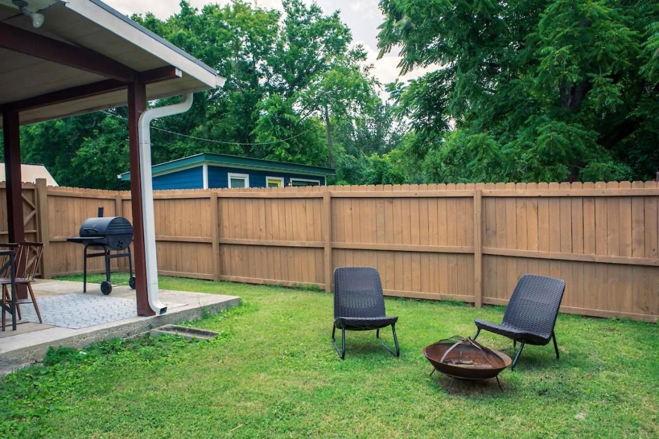 Holiday home Cozy Getaway Mins To Downtown, Broadway Airport *