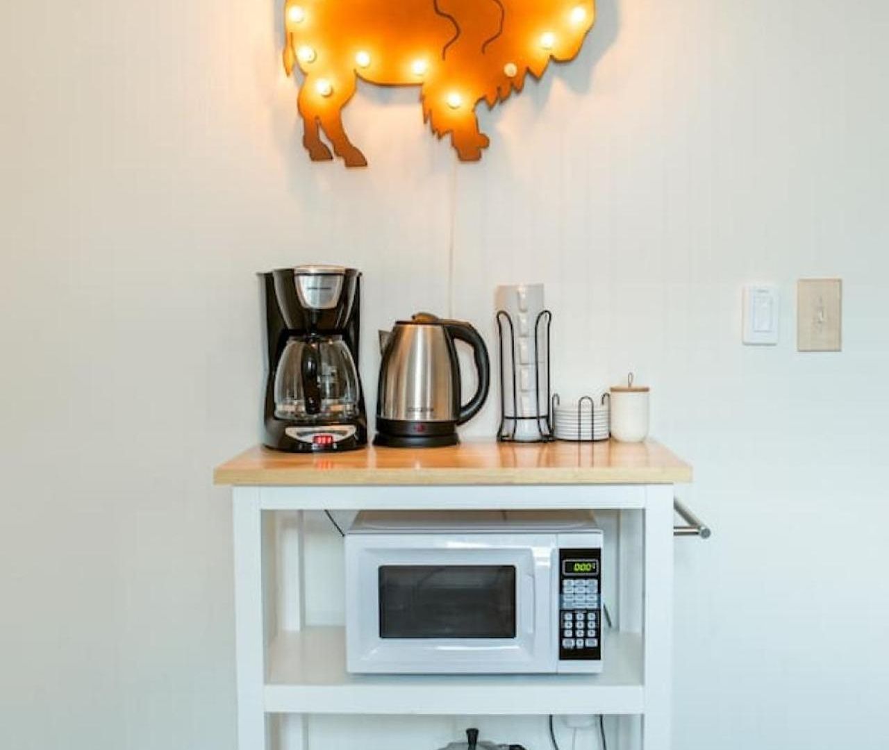 Cozy Getaway Mins To Downtown, Broadway Airport Holiday home