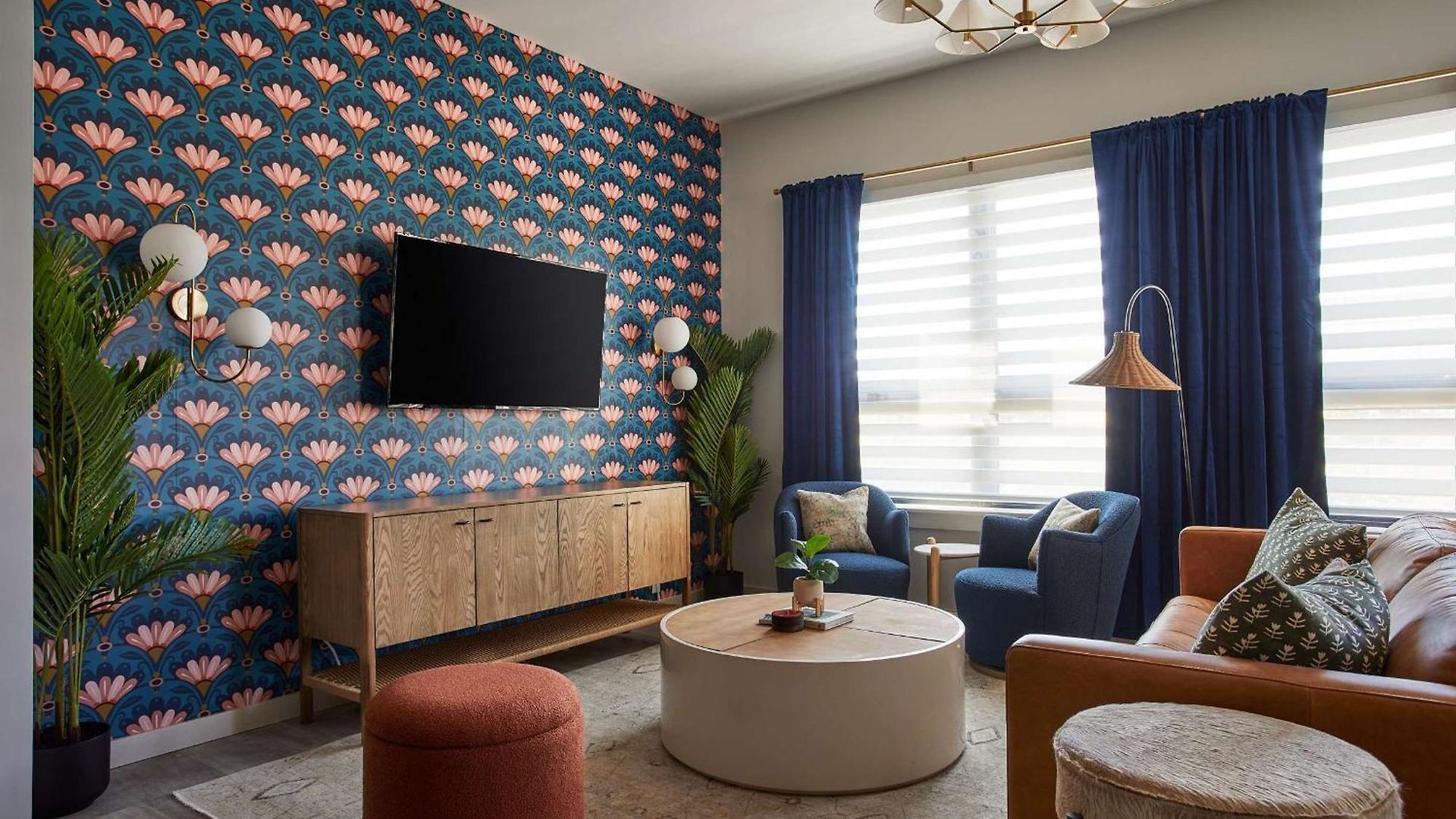 Modern Music Row With King & Queen Bedrooms + Private Balcony Pool & Fitness Center Walk To Rca B & Local Dining Under 2 Miles To Broadway Garage Parking Elevator Access 24 Hr Hospitality Holiday home *