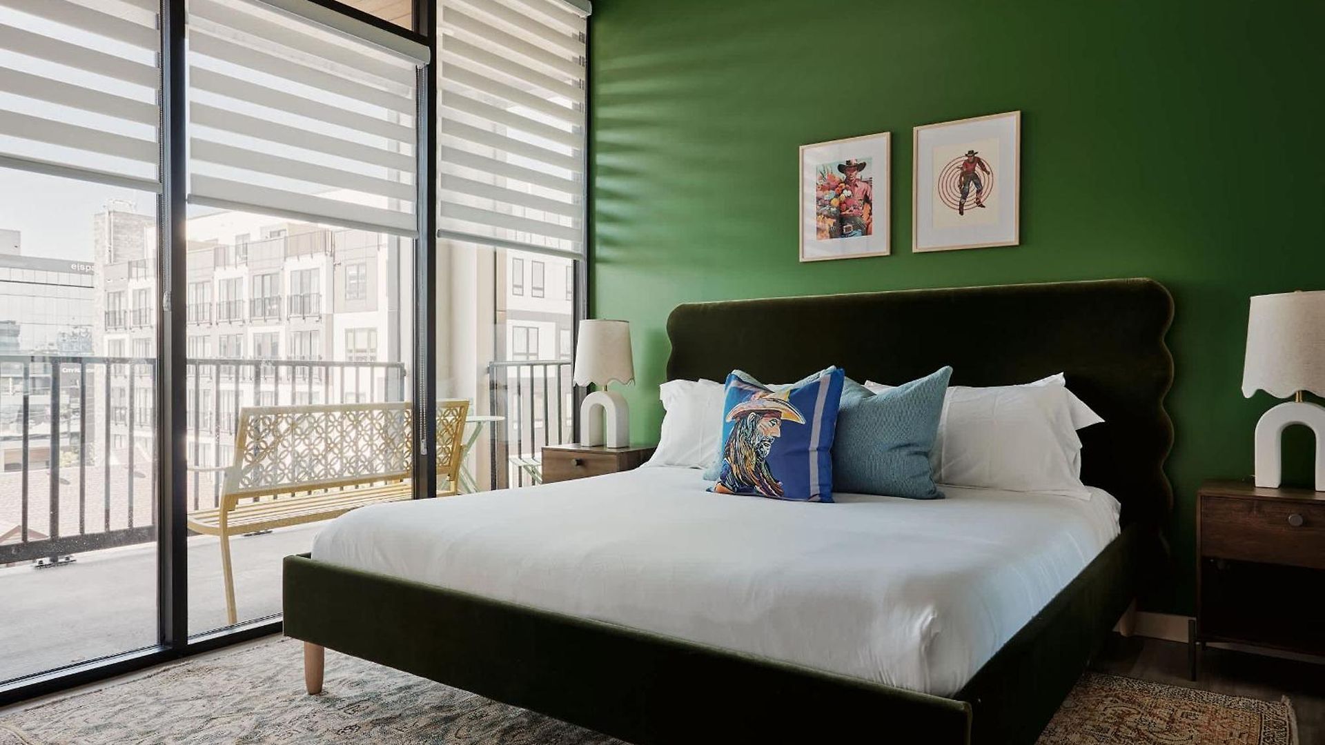 Modern Music Row With King & Queen Bedrooms + Private Balcony Pool & Fitness Center Walk To Rca B & Local Dining Under 2 Miles To Broadway Garage Parking Elevator Access 24 Hr Hospitality * Nashville