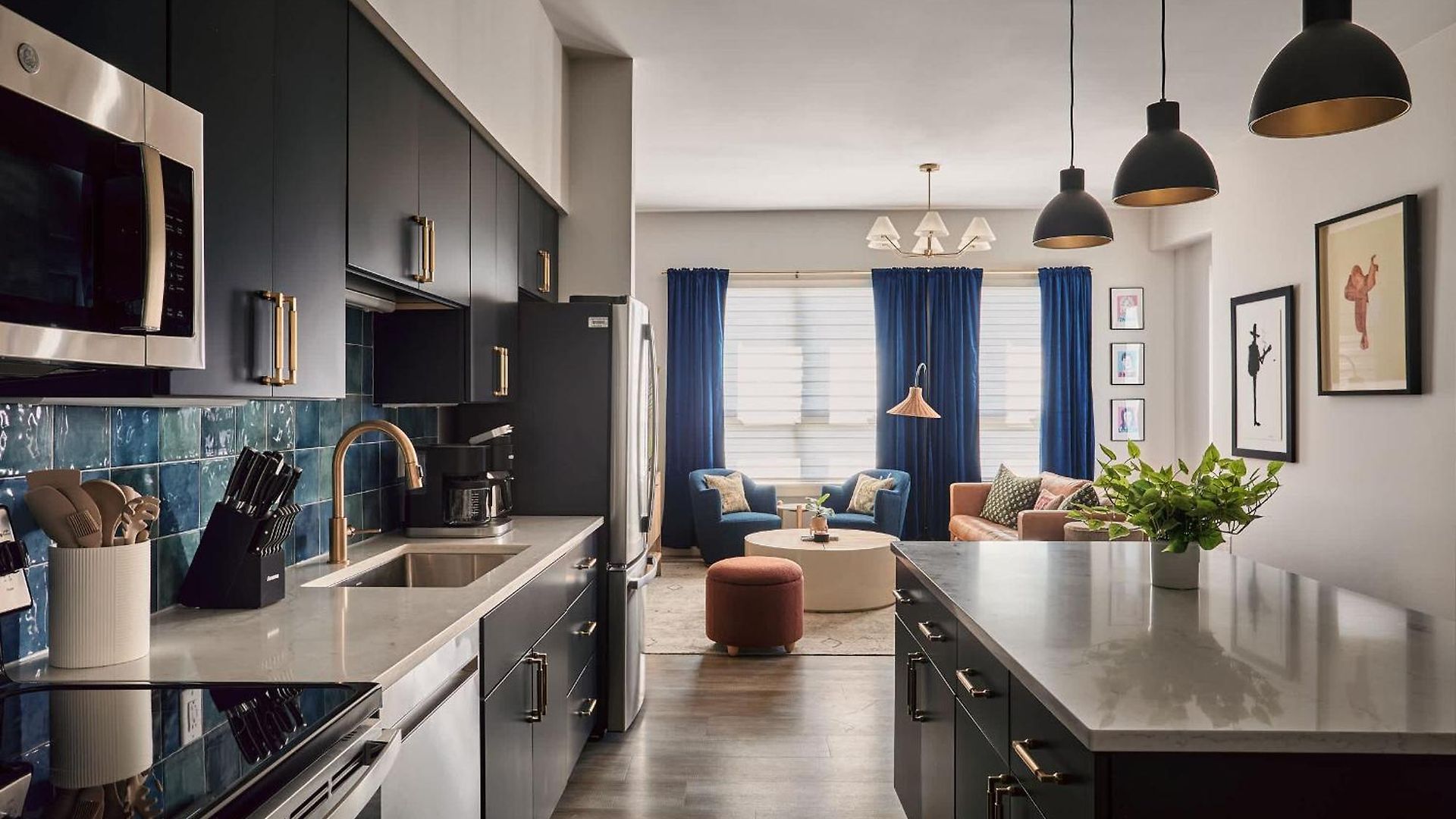 Modern Music Row With King & Queen Bedrooms + Private Balcony Pool & Fitness Center Walk To Rca B & Local Dining Under 2 Miles To Broadway Garage Parking Elevator Access 24 Hr Hospitality