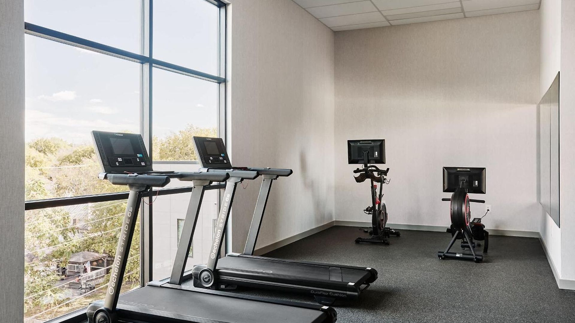 Modern Music Row With King & Queen Bedrooms + Private Balcony Pool & Fitness Center Walk To Rca B & Local Dining Under 2 Miles To Broadway Garage Parking Elevator Access 24 Hr Hospitality * Nashville