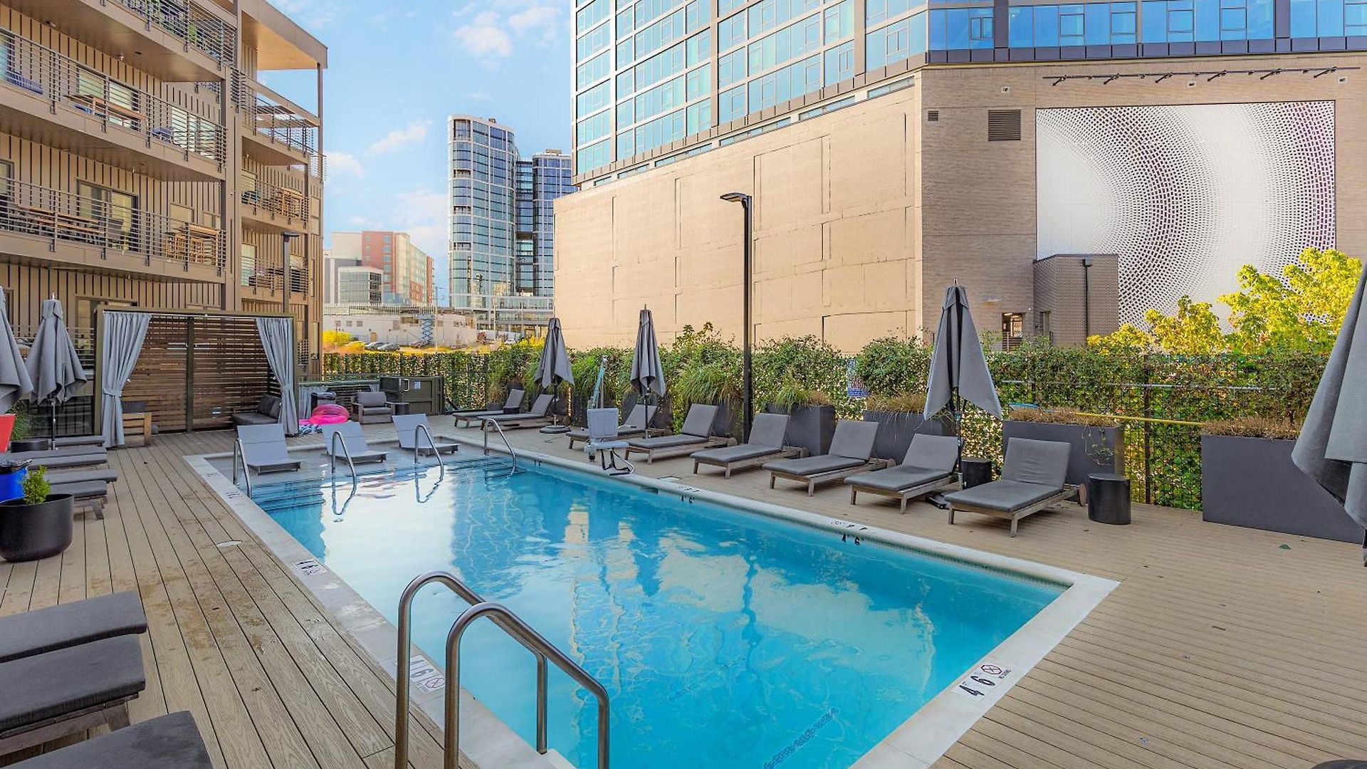 Luxury Penthouse With 2 Floors Pool Patio Gym Walk To Broadway Apartment *