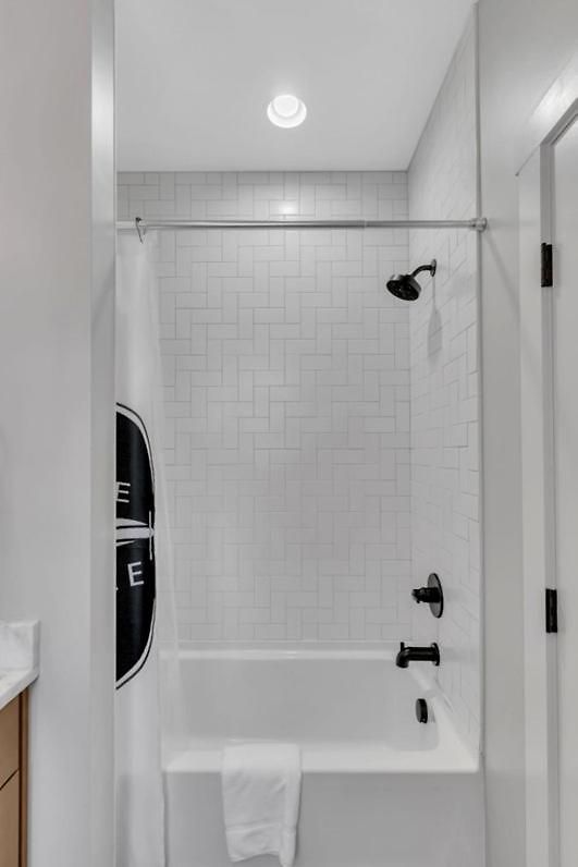 Holiday home 10 Min Drive Downtown, Roof Deck, Pet Friendly