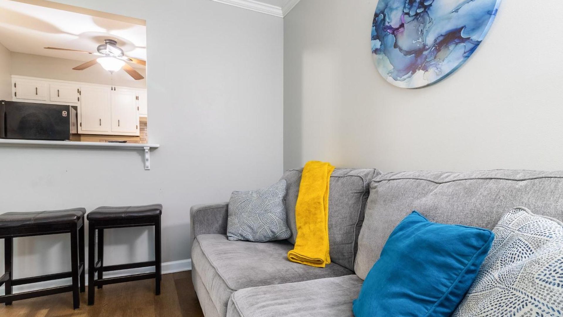 Downtown 1br With Full Kitchen, Pet-friendly