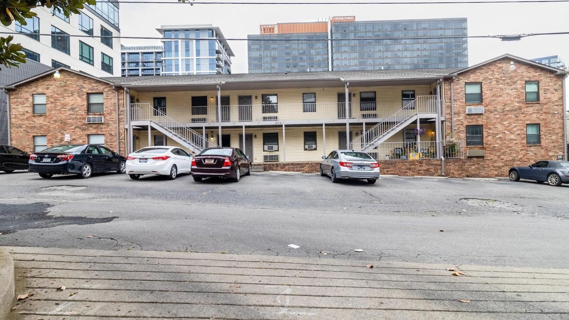 Downtown 1br With Full Kitchen, Pet-friendly *