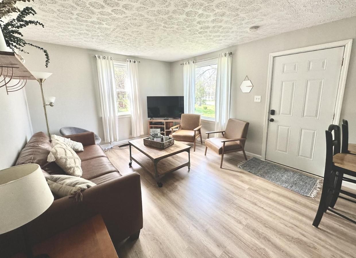 5 Min To Airport Pet Friendly Fire Pit Fenced Yard Holiday home