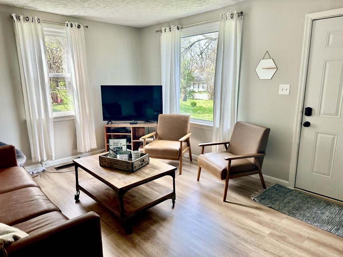 5 Min To Airport Pet Friendly Fire Pit Fenced Yard * Nashville
