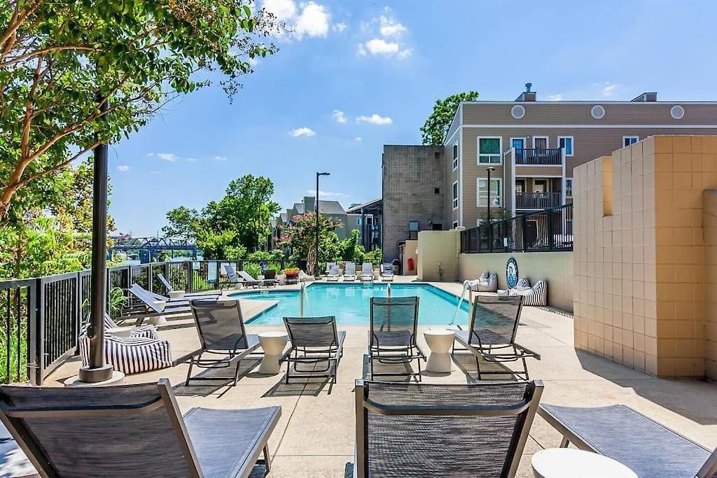 Apartment Riverfront Near Downtown