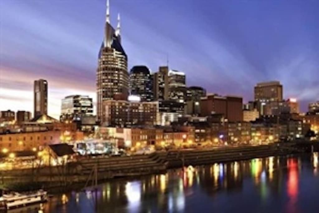 Riverfront Near Downtown Apartment *