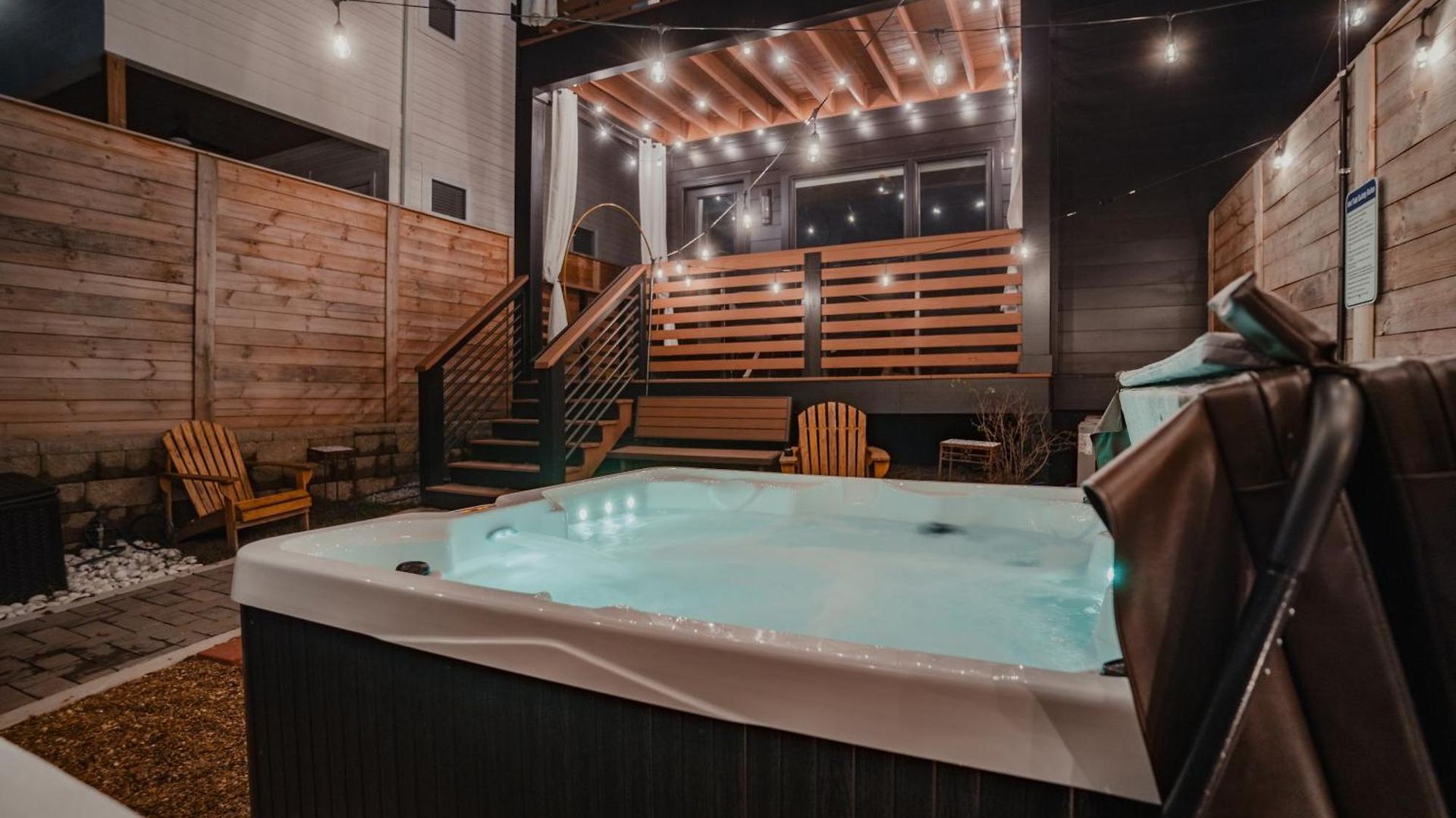 Urban Oasis: Modern Luxury Near Downtown *