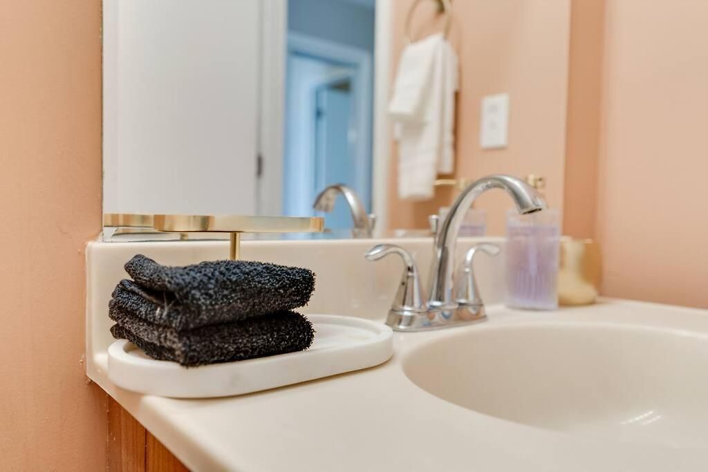 Prime Location With Balcony Near Broadway And Golf Apartment *