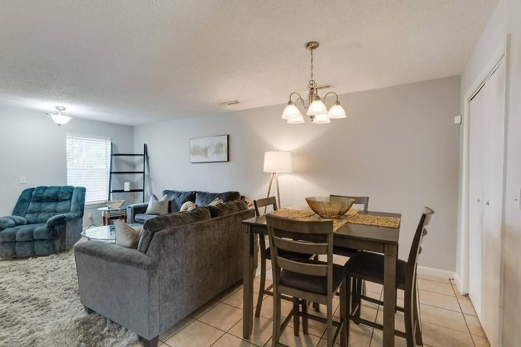 Apartment Prime Location With Balcony Near Broadway And Golf Nashville