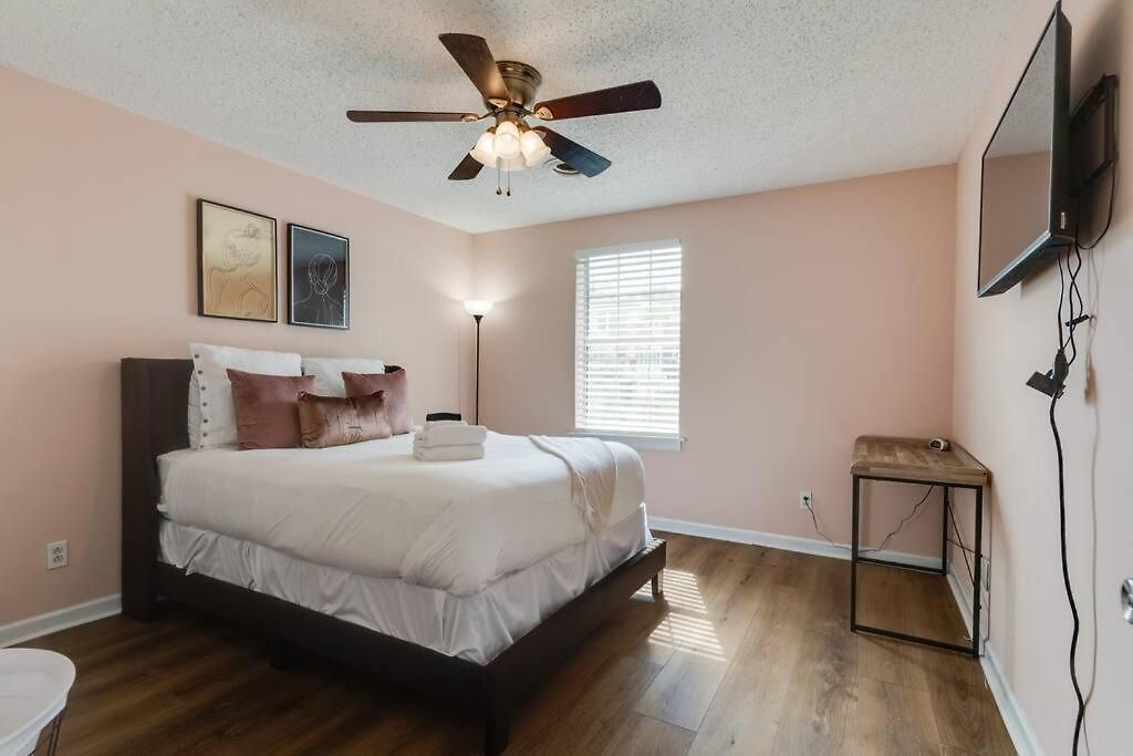 Apartment Prime Location With Balcony Near Broadway And Golf Nashville