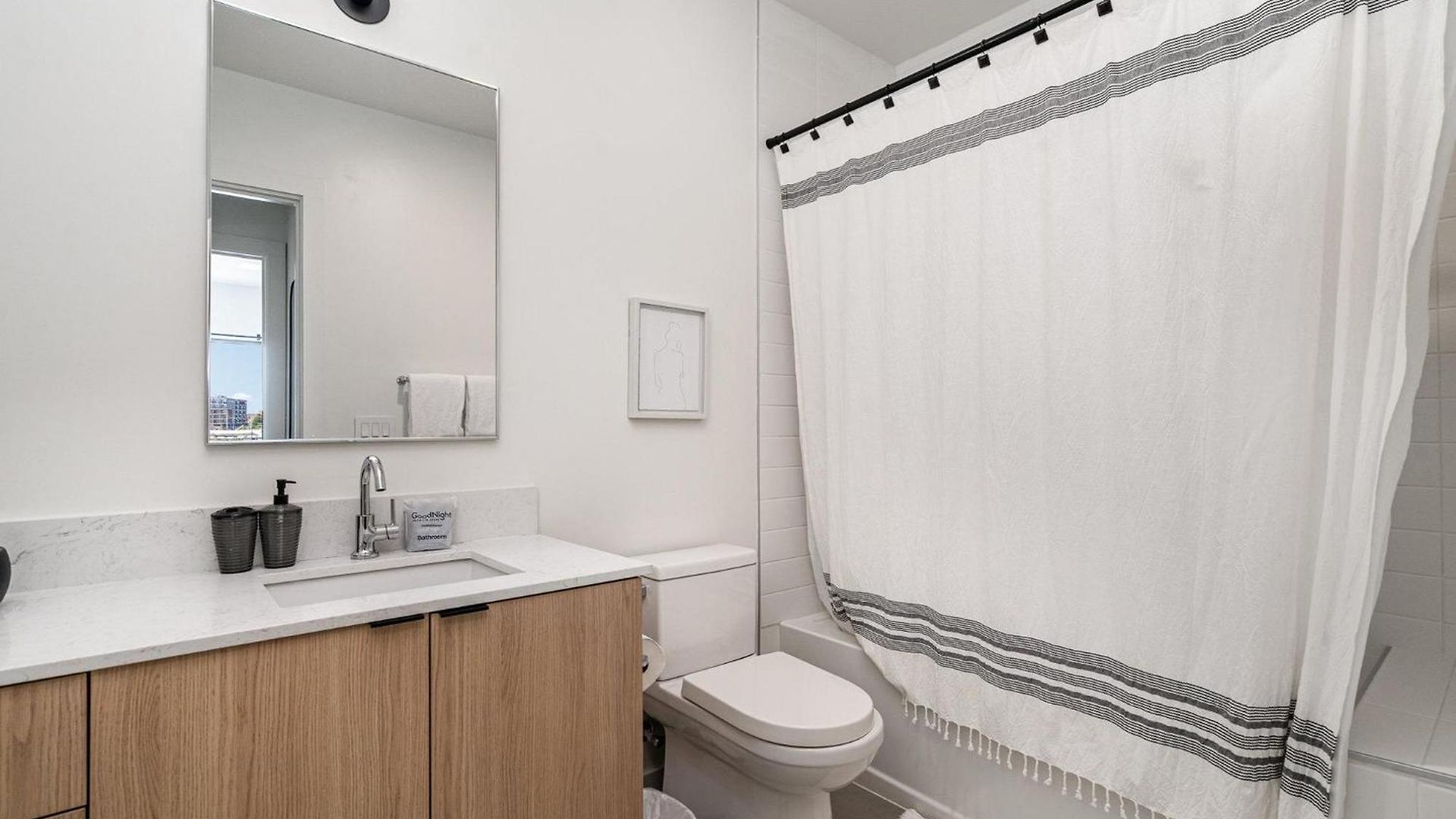 Holiday home Hyve - Zest - Pool & Gym - Get Ready Vanities *