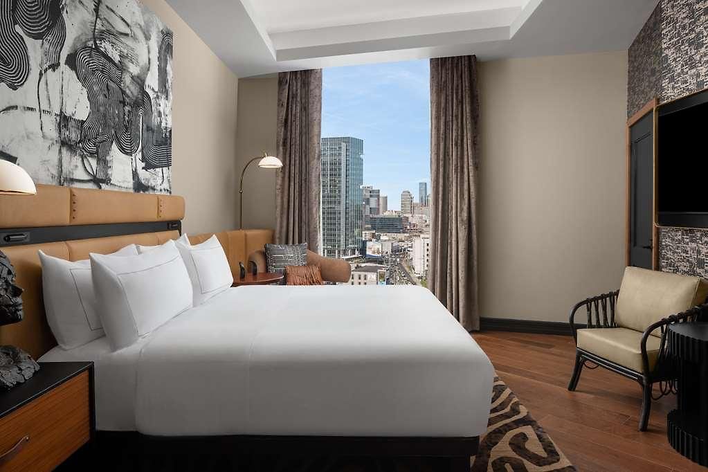 Fraye Curio Collection By Hilton Nashville