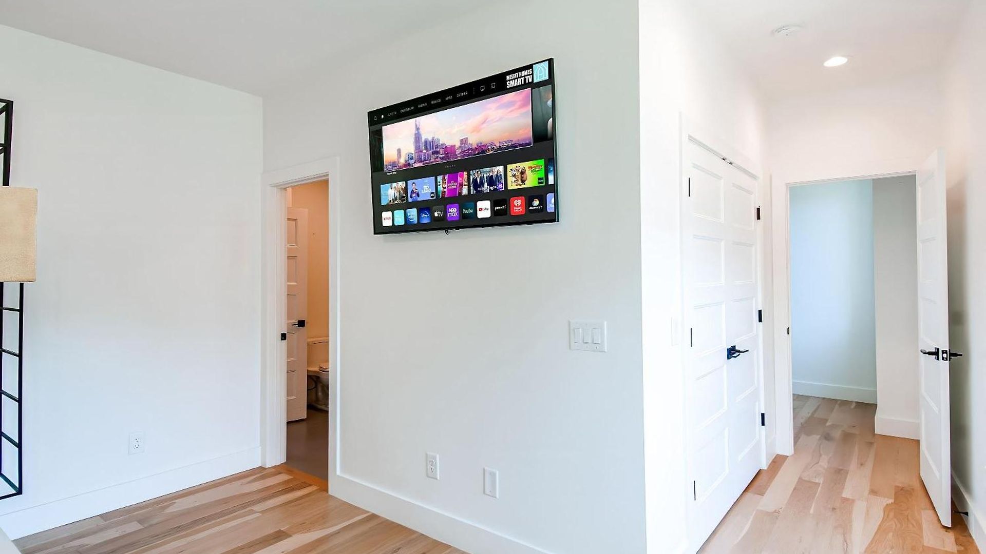Close To The Gulch - Book Today * Nashville