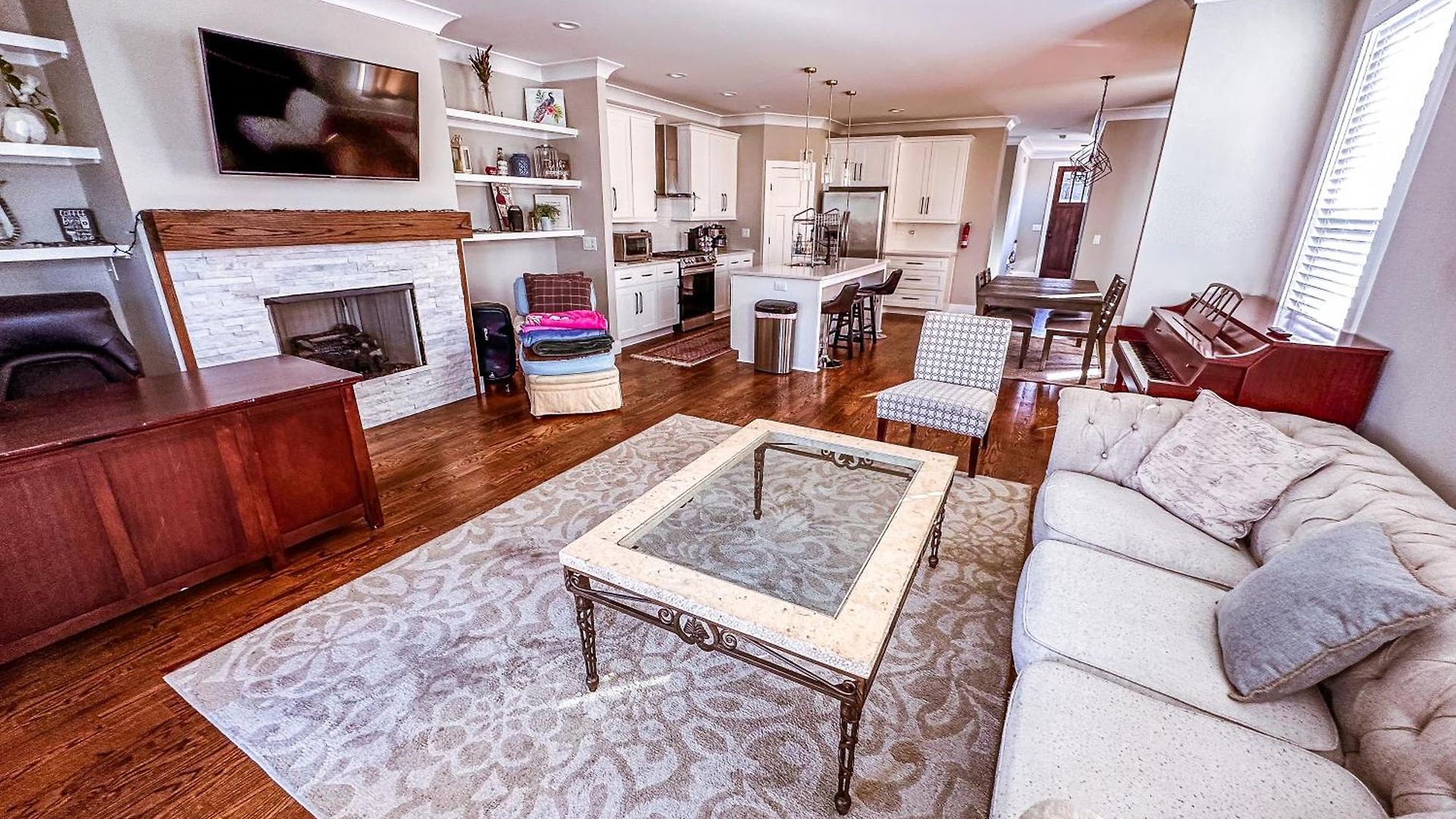 Holiday home 7 Min From Broadway! 3 Bed 2.5 Bath