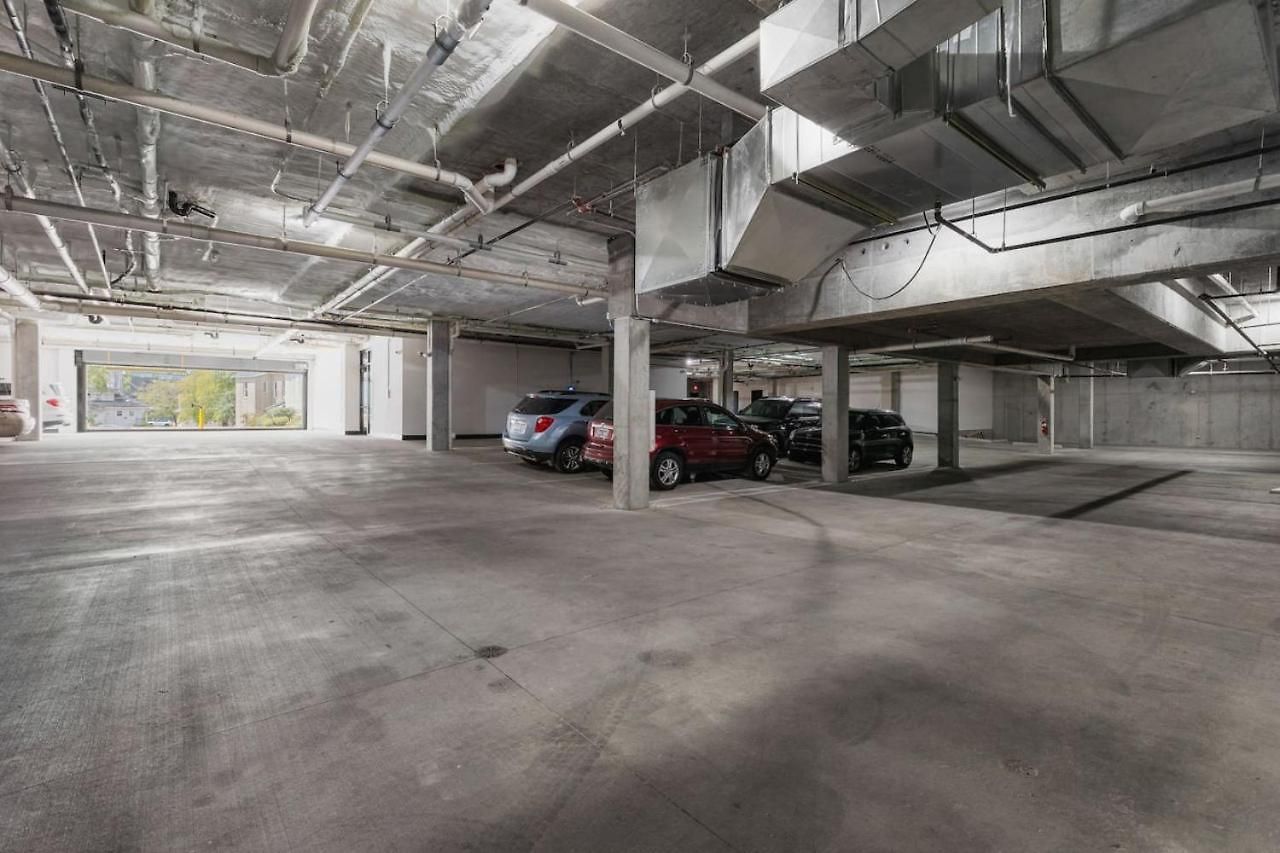 Upscale Music Row Corner Unit With Patio Rooftop With View And Gym Apartment Nashville