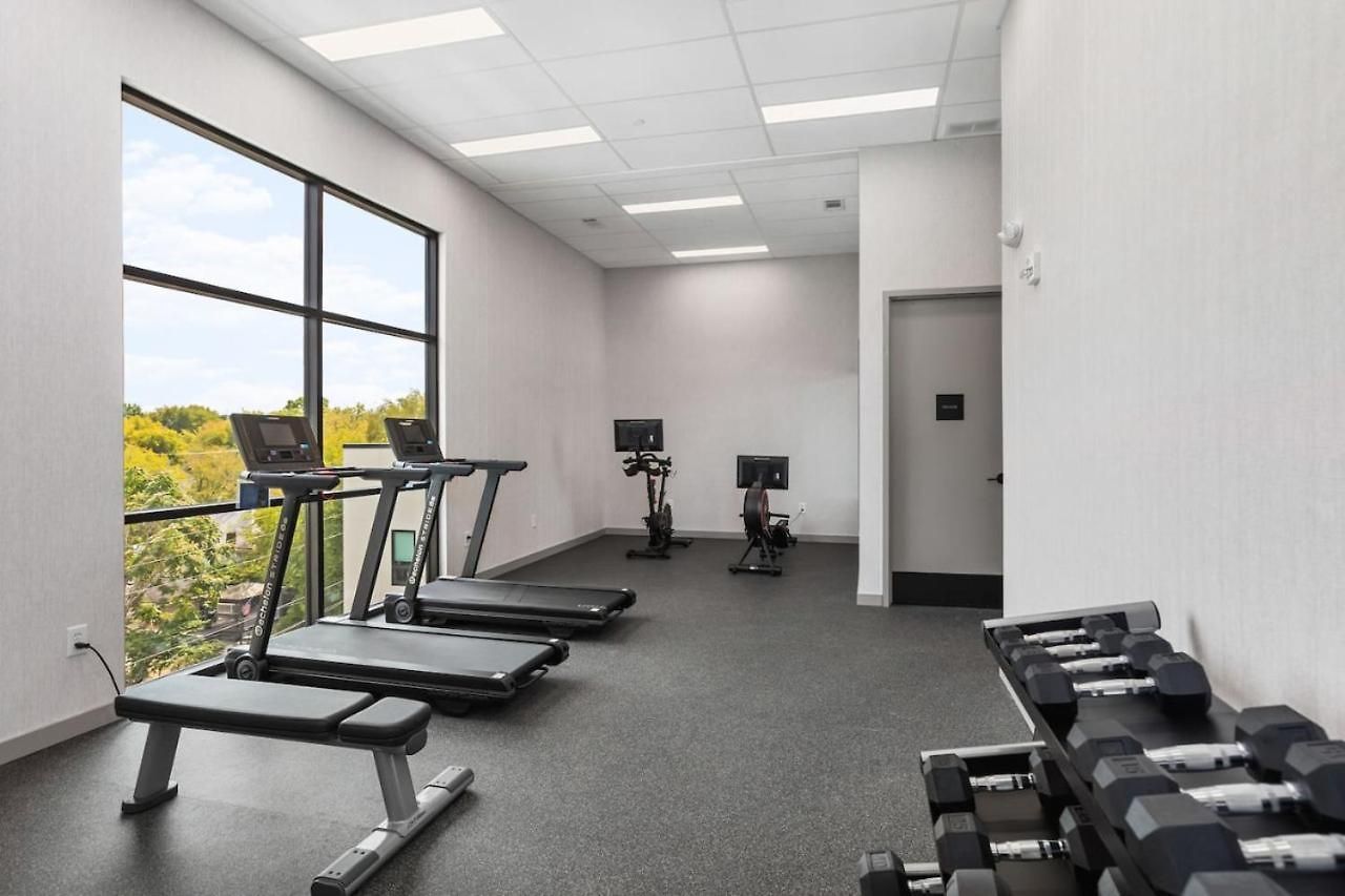 Upscale Music Row Corner Unit With Patio Rooftop With View And Gym Apartment