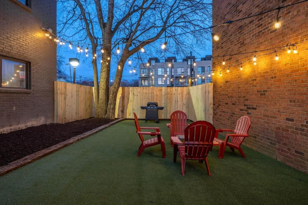 Multi-condo Building With 7 Units 15 Bedrooms 22 Beds And Free Parking Nashville
