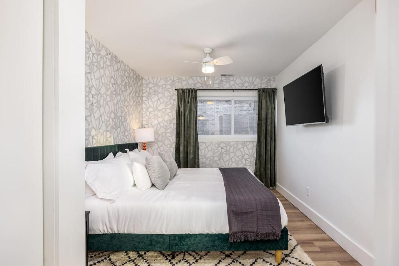 Multi-condo Building With 7 Units 15 Bedrooms 22 Beds And Free Parking Holiday home Nashville