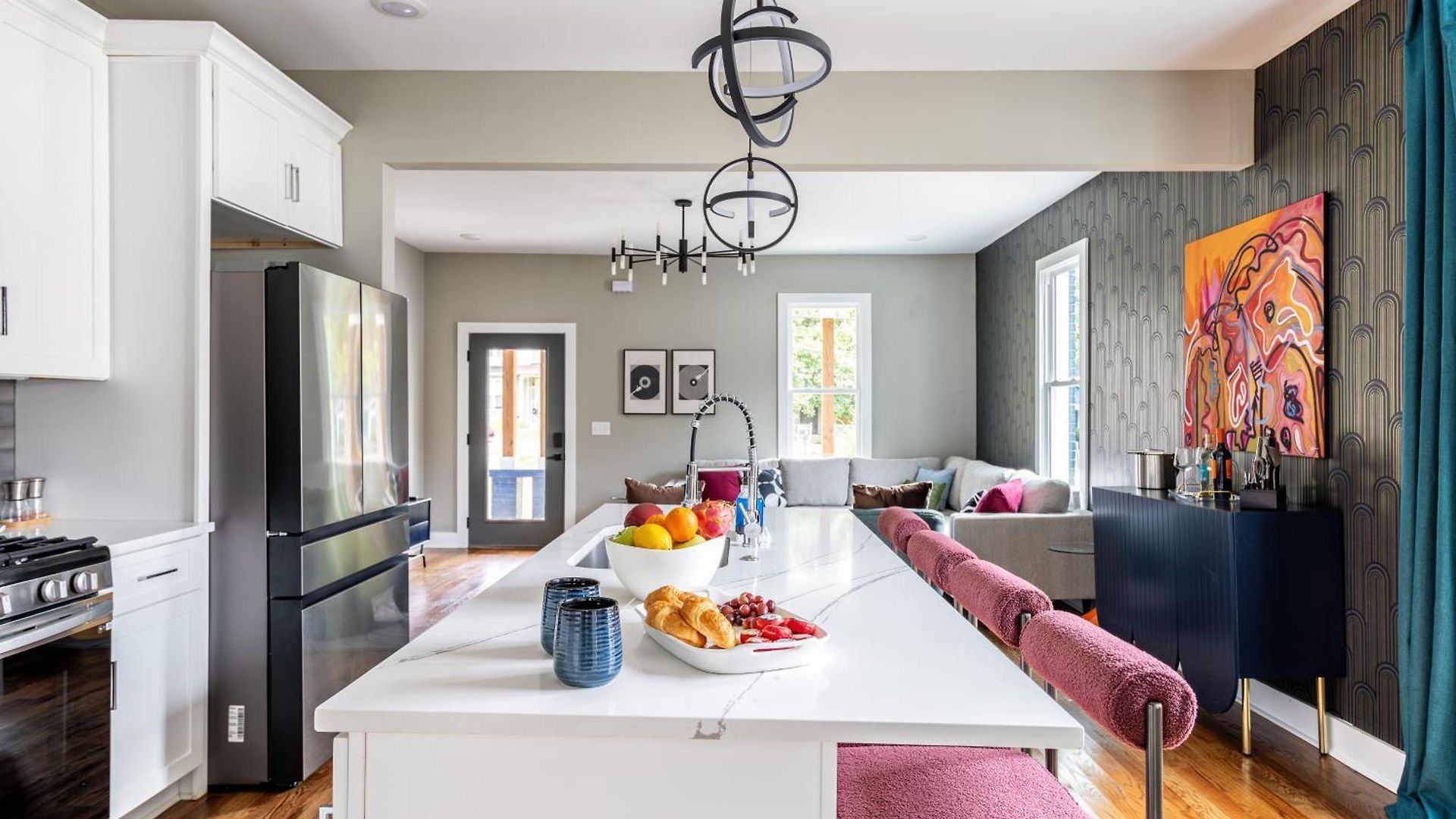 Luxury Home- Huge Yard, Fire Pit, Game And Movie