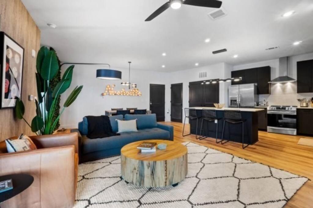Apartment Electric - Odyssey -top Floor West End 2 Bedroom - Minutes To Broadway