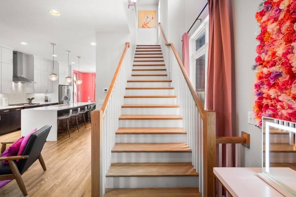 Ultimate Bach 10min To Dt Ig Walls Every Holiday home