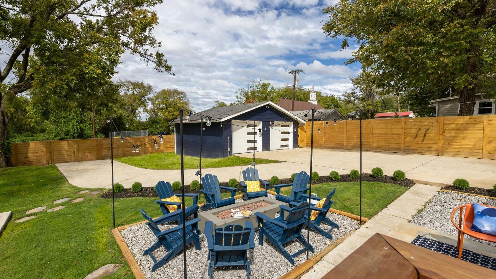 Luxury Home- Huge Yard, Fire Pit, Game And Movie Holiday home *